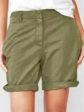 Khakis by GAP Boyfriend Roll Up 100% Cotton Army Green Short - Size 4 Tall